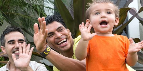 two parents clapping with a toddler