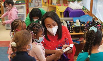 feature teacher curti dunmore reading with her students